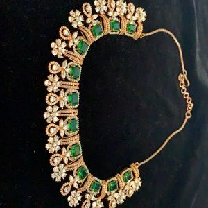 Stunning American diamond necklace in emeralds.